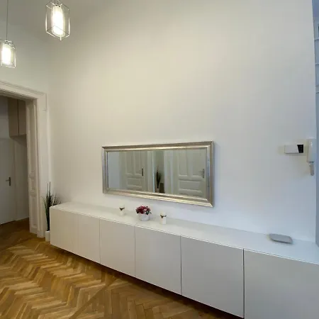 Karolina's Nyugati Apartamento